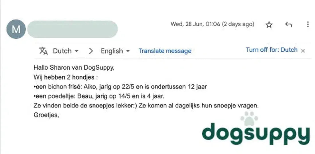 Bichon frise Aiko en poedel Beau vragen elke dag om snoepjes