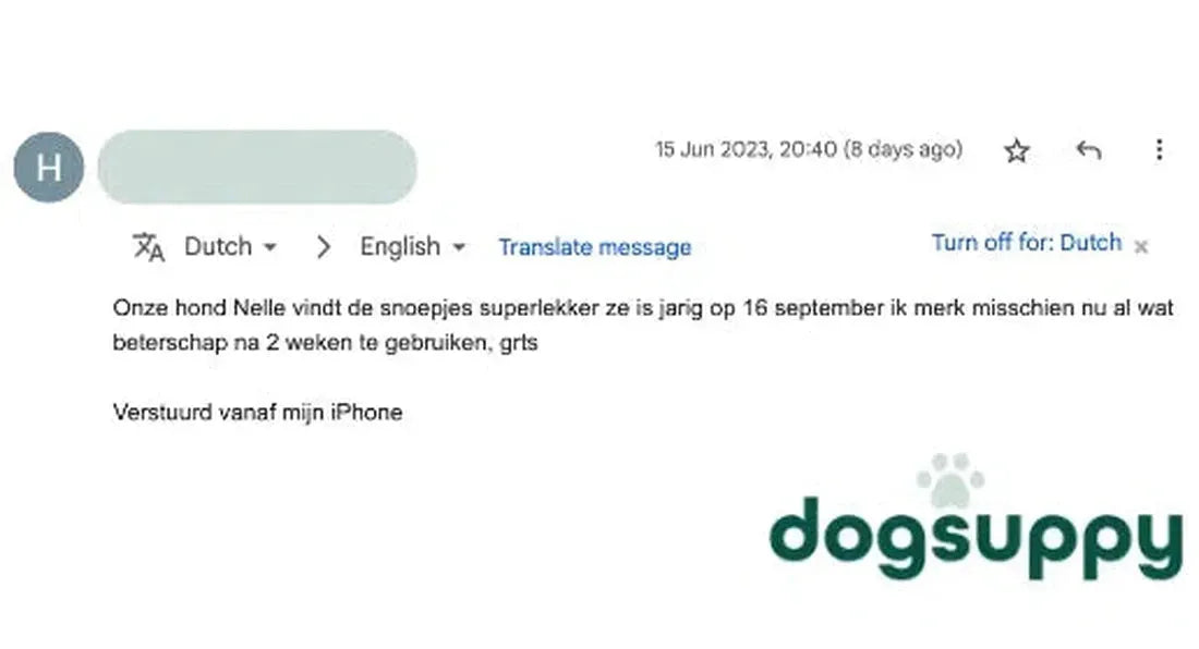 Hond Nelle vindt de snoepjes superlekker